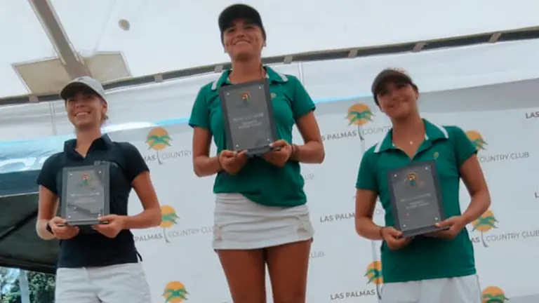 Las ganadoras de la categor&iacute;a juvenil, tras el torneo. FBG