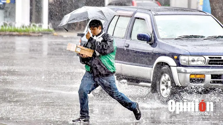Una jornada de lluvia, en enero, en Cochabamba./ DICO SOL&Iacute;S