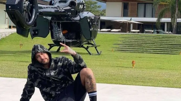 Neymar y su helic&oacute;ptero privado. X PABLO GIRALT
