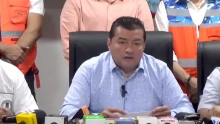 El alcalde de Santa Cruz, Jhonny Fernández, en conferencia de prensa./ URGENTE.BO