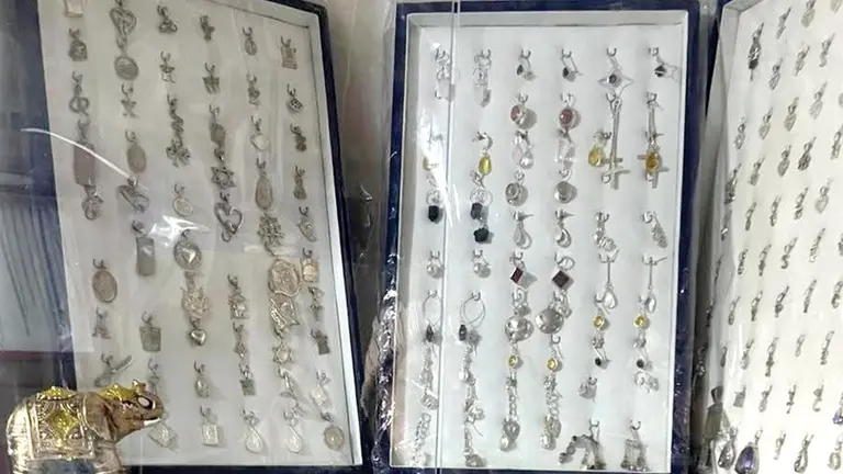 Mostrador de una de las joyer&iacute;as robadas./ CORTES&Iacute;A