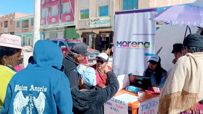 Inscripción de militantes para Morena en El Alto./ ERBOL