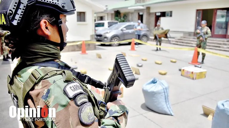 El director de la FELCN de Cochabamba, hizo la presentaci&oacute;n de los &uacute;ltimos casos de interdicci&oacute;n al narcotr&aacute;fico realizados en el departamento./ NO&Eacute; PORTUGAL