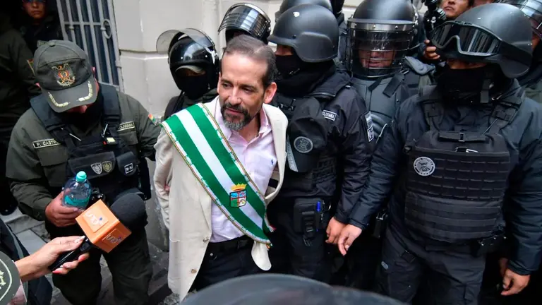 Luis Fernando Camacho al entrar al juzgado en La Paz. APG