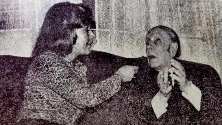 La boliviana María Cristina Achá logró conversar con el escritor argentino a la edad de 77 años, en su casa de Buenos Aires.