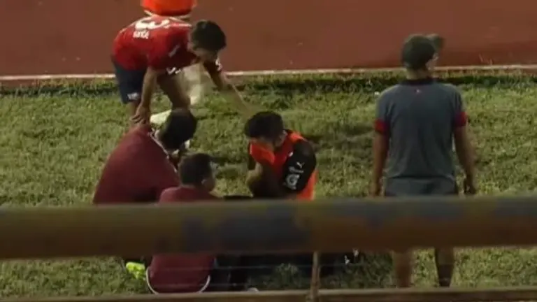 Momento de la lesi&oacute;n de Lucas Salinas, arquero de Wilstermann. FACEBOOK F&Uacute;TBOLCANAL.