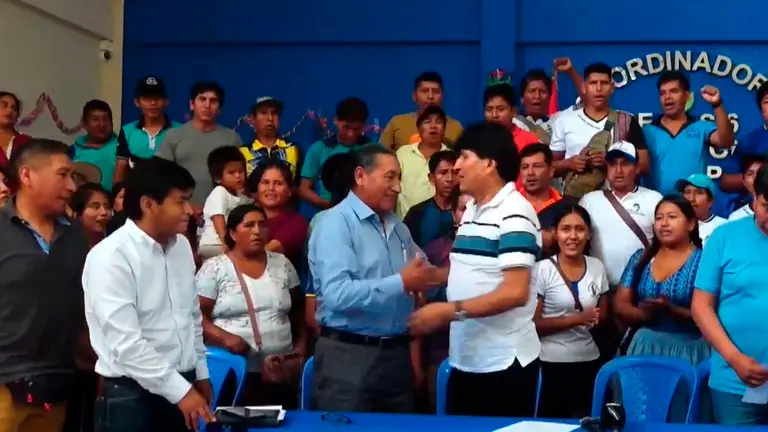 Representantes del FPV junto a Morales./ RKC
