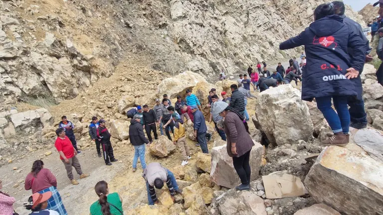 El derrumbe de rocas entre Bombeo y Pongo, este 22 de febrero. DUBERTHY MERCADO