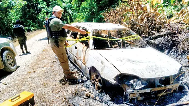 As&iacute; qued&oacute; el veh&iacute;culo de Bernardo V., linchado en el Tr&oacute;pico./ CORTES&Iacute;A