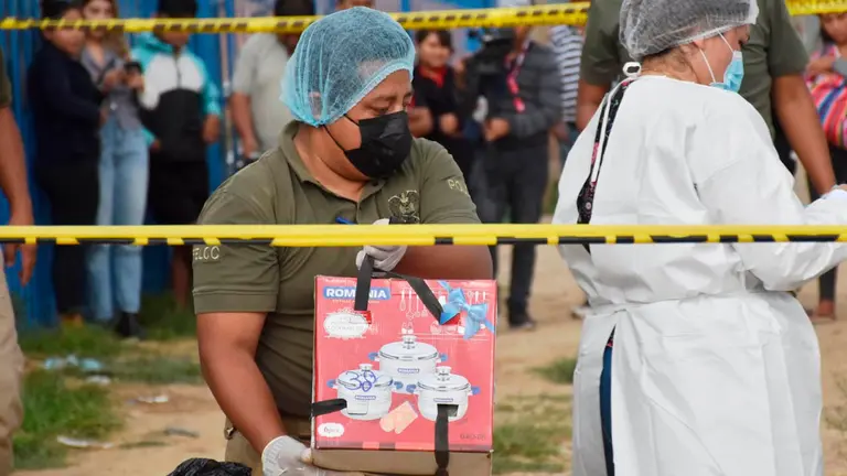 La cabeza fue introducida en esta caja de utensilios de cocina. No&eacute; Portugal