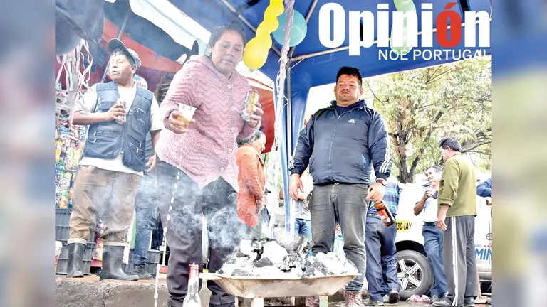 Martes de Ch'alla en la Terminal de Buses de Cochabamba. / NOE PORTUGAL