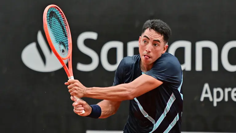 El tenista boliviano Murkel Dellien, en un torneo pasado. FBT