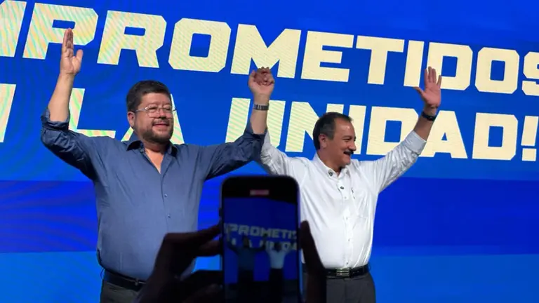 Samuel Doria Medina (i) y Vicente Cu&eacute;llar, juntos, en la presentaci&ograve;n de los precandidatos de este s&aacute;bado. FACEBOOK SAMUEL DORIA MEDINA