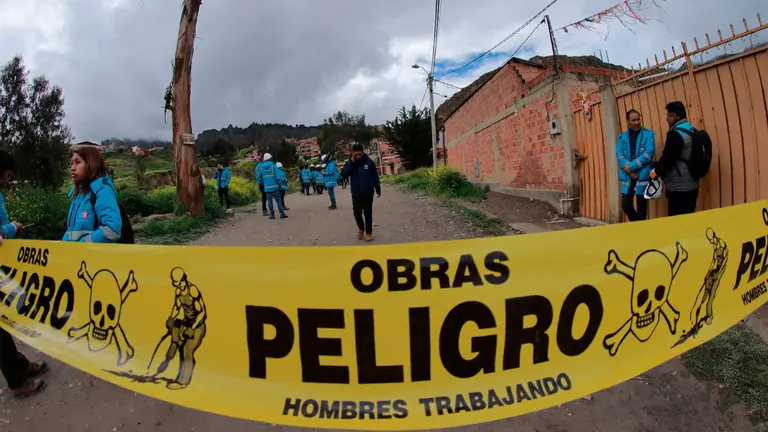 Una valla de advertencia en la zona de Codavisa en La Paz. APG
