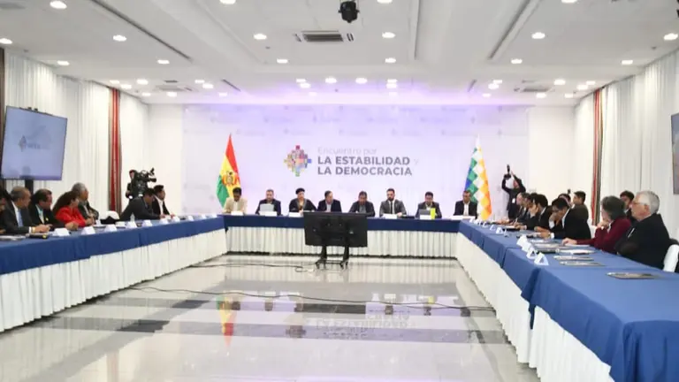 El &ldquo;encuentro por la estabilidad y la democracia en Bolivia&rdquo;, convocado ayer por el Gobierno de Luis Arce, arranc&oacute; este martes, en la Casa Grande del Pueblo. APG