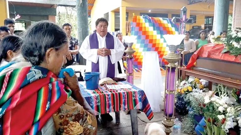 El &uacute;ltimo adi&oacute;s a Jhonny Cruz, victimado de dos disparos en Ivirgarzama./ RADIO SOBERAN&Iacute;A