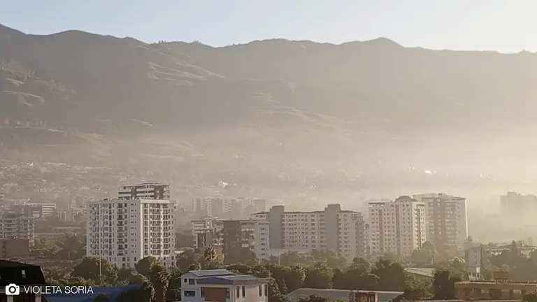 As&iacute; amaneci&oacute; la ciudad de Cochabamba este jueves, 3 de abril. VIOLETA SORIA