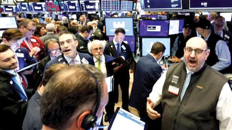 Operadores de Wall Street en una jornada de trabajo./ LOS ANGELES TIMES