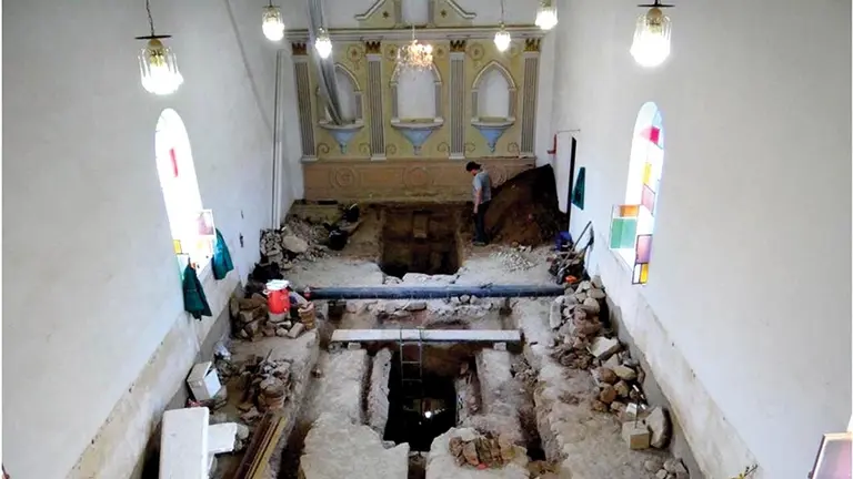 Trabajos tras hallazgo de la cripta en San José de la Capilla. /  DANILO DRAKIC