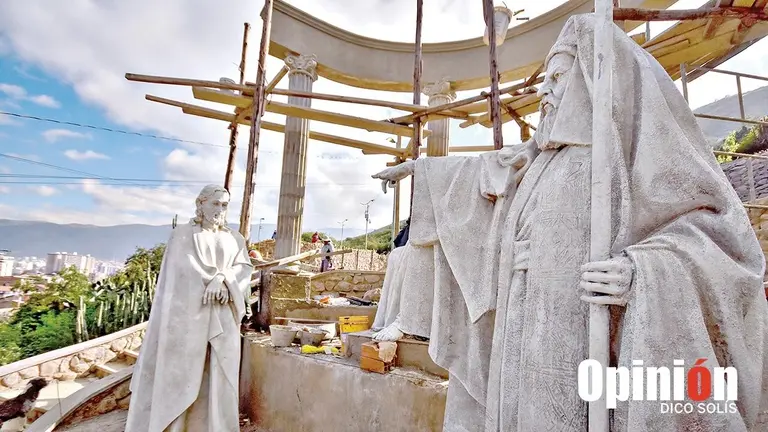 Algunas esculturas que se instalan en la serran&iacute;a San Pedro./ DICO SOL&Iacute;S