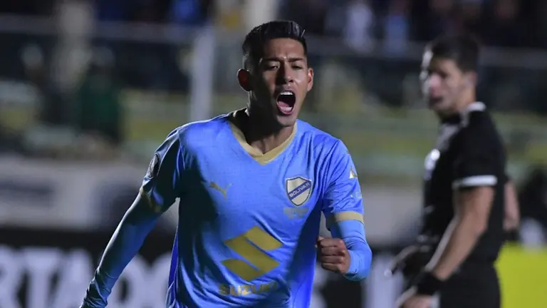 El centrocampista Ramiro Vaca festeja uno de sus goles. APG