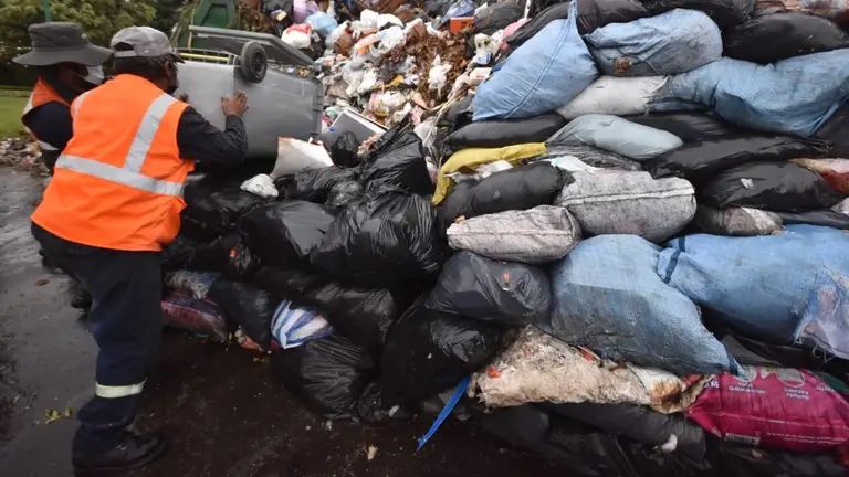 La basura acumulada durante los d&iacute;as de conflicto, en semanas recientes. DICO SOL&Iacute;S
