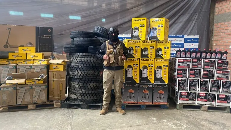 Parte de la mercader&iacute;a comisada. ADUANA NACIONAL