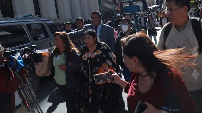 La presidenta del Concejo Municipal de La Paz, Lourdes Chambilla, se retir&oacute; del di&aacute;logo entre los choferes y las autoridades. APG
