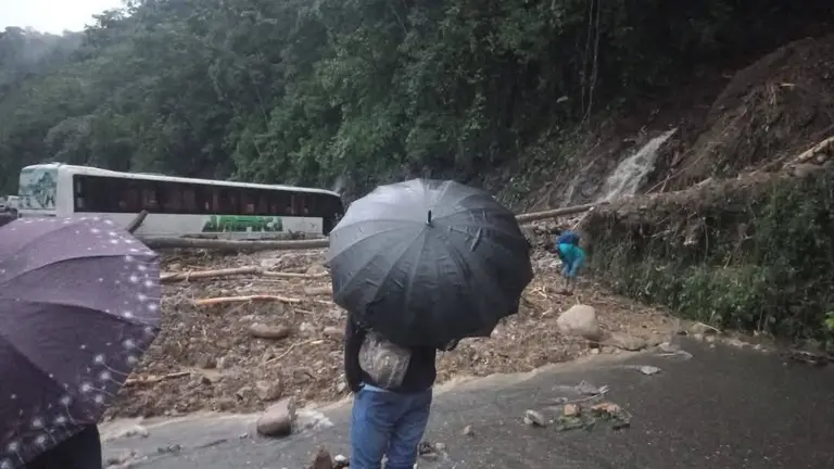 El derrumbe en Siete Curvas. CHIMOR&Eacute; CORAZ&Oacute;N DEL TR&Oacute;PICO