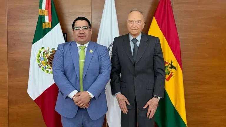 Fiscal general de Bolivia, Roger Mariaca junto al fiscal general de la Rep&uacute;blica de M&eacute;xico, Alejandro Gertz. FGE