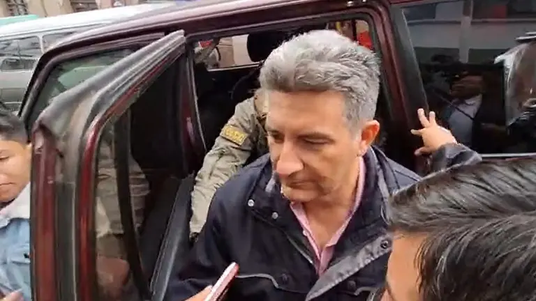 El diputado de Creemos, Richard Ribera cuando lleg&oacute; a la FELCC de La Paz./ ERBOL