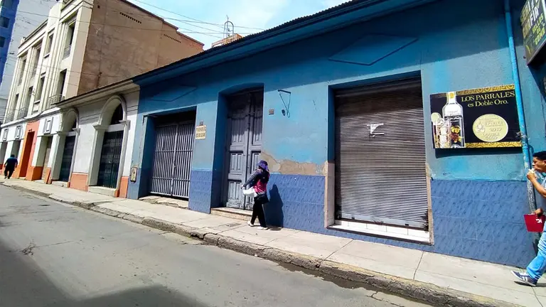 Frontis de la casa donde Mario Vargas Llosa vivi&oacute; su infancia en Cochabamba. CORTES&Iacute;A