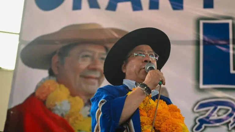 El candidato del MAS-IPSP, Luis Arce, durante su proclamaci&oacute;n en Tarija. LUCHO ARCE