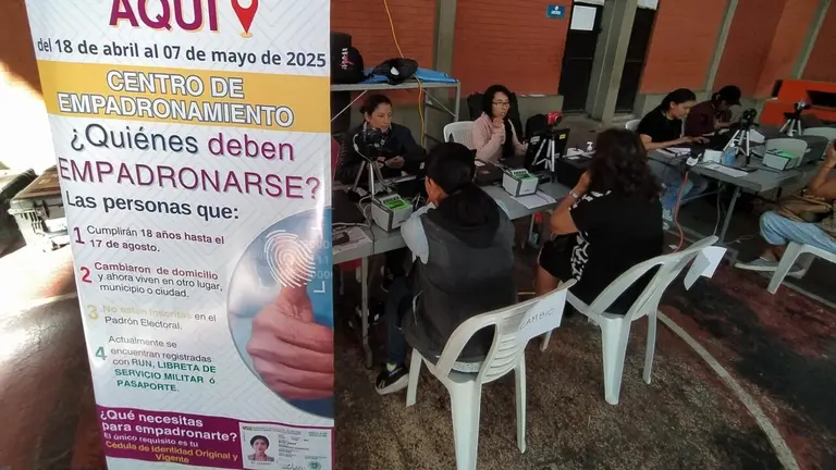 Centro de empadronamiento en el coliseo Grover Su&aacute;rez de La Costanera, este 7 de mayo. DICO SOL&Iacute;S