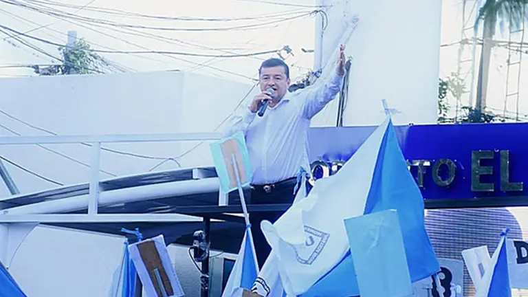 El l&iacute;der de Unidad C&iacute;vica Solidaridad (UCS), Jhonny Fern&aacute;ndez, junto a su militancia./UCS
