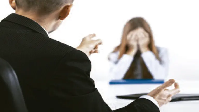 Una representaci&oacute;n de un hecho de violencia laboral. /FREEPIK