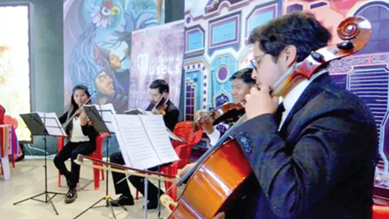 M&uacute;sicos en un centro cultural de El Alto./ABI