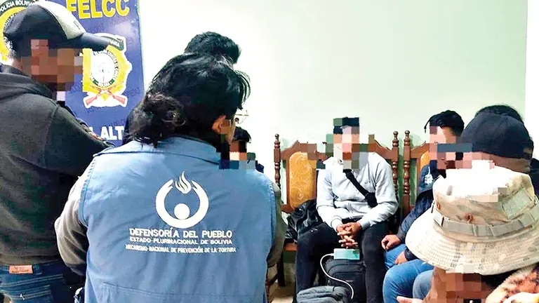 La Defensor&iacute;a del Pueblo visit&oacute; a los evistas detenidos./ ERBOL