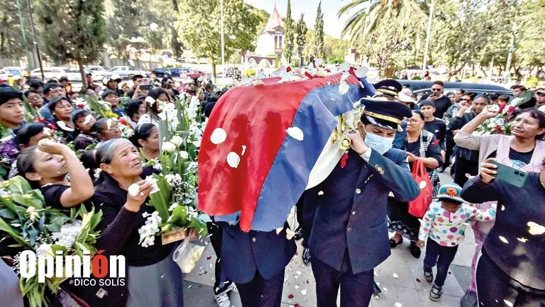 Despidieron ayer a Cristhian, el joven golpeado por taxistas./ DICO SOL&Iacute;S