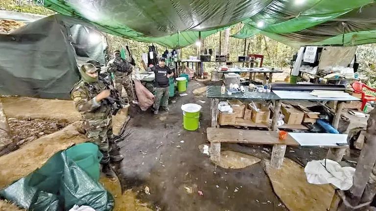 FELCN destruye laboratorio de droga en el Tr&oacute;pico./ FELCN