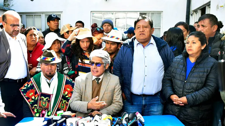 El asesor juridico, Wilfredo Chavez, sostuvo que el ex presidente Evo Morales y la concejal de El Alto, Wilma Alanoca fueron registrados por la v&iacute;a digital./ APG