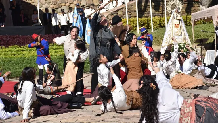 La escenificaci&oacute;n de la Batalla de las Hero&iacute;nas de la Coronilla en la colina de San Sebasti&aacute;n, este 27 de mayo. NO&Eacute; PORTUGAL