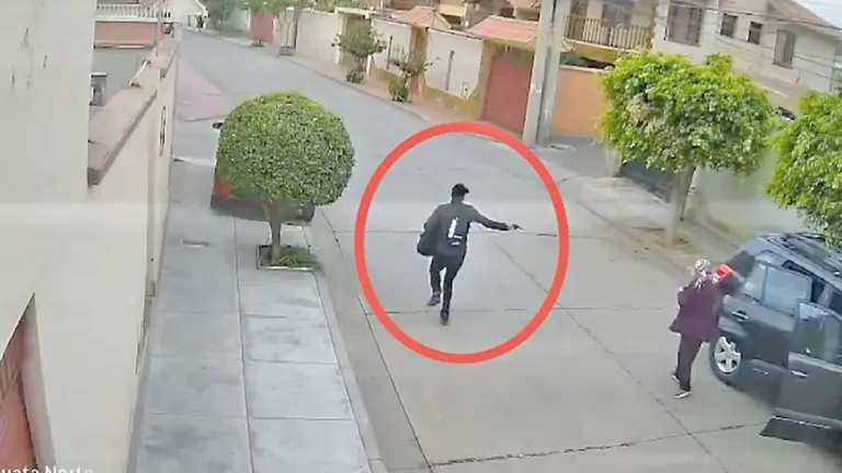 C&aacute;maras de vigilancia captan el violento robo en La Chimba./ CORTES&Iacute;A
