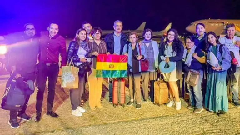 Bolivianos evacuados de Israel el 2023./ OXIGENO.BO