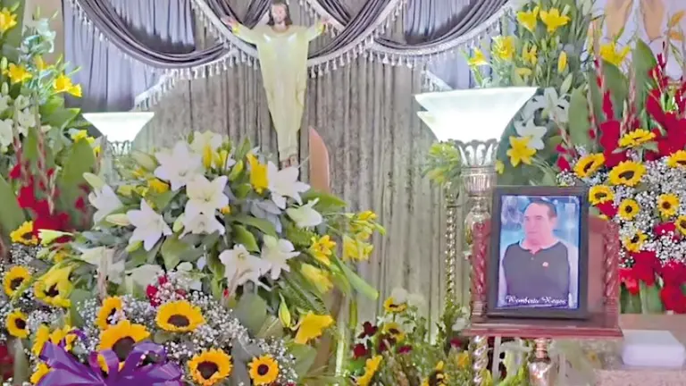 Velorio del curandero asesinado en Sacaba./ CORTES&Iacute;A