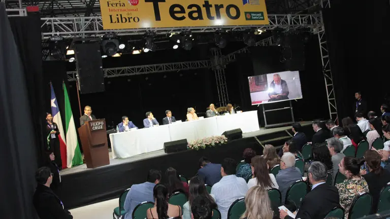 La Feria del Libro de Santa Cruz 2025 se abri&oacute; la noche del mi&eacute;rcoles 4. FIL