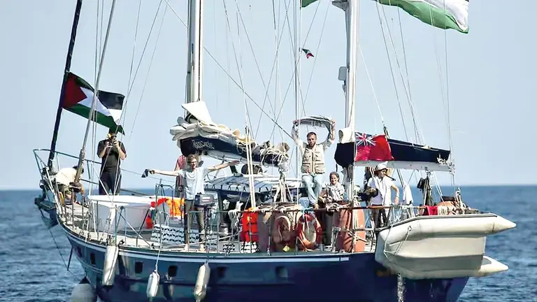 El barco interceptado por las fuerzas de seguridad de Israel./ SBS