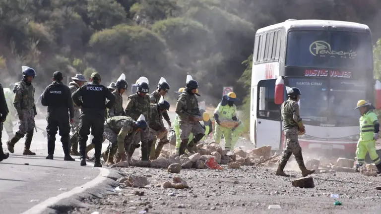 Imagen referencial de desbloqueos en la ruta al occidente./ DICO SOL&Iacute;S