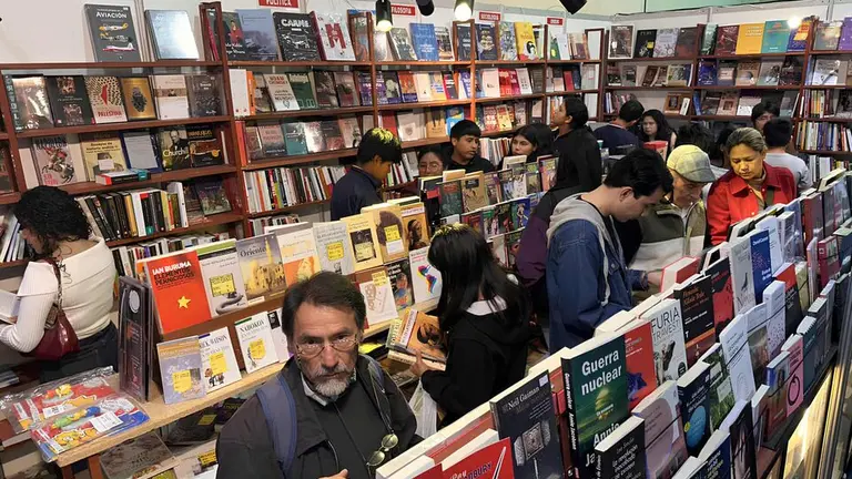 La Feria del Libro de Santa Cruz 2025 finaliz&oacute; este domingo 15. FILSC