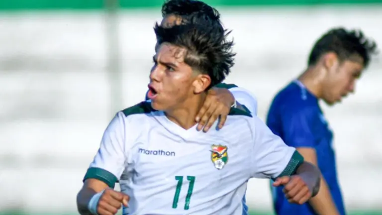 La Selecci&oacute;n Sub-17, jugó en Montero./ OXIGENO.BO
